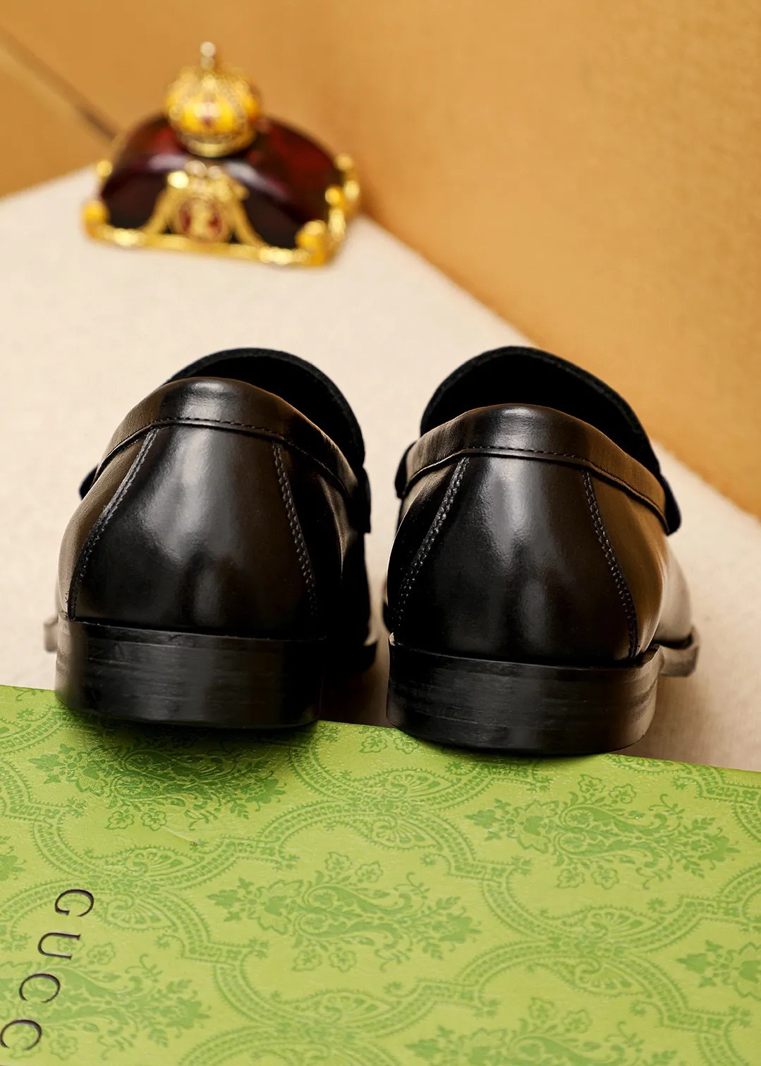 Men's shoes 💰460 💐 Product trademark: GUCCI "Gucci" casual leather shoes Regular size: 38-44 (45🉑️customized) Product materials: Selected imported first-layer calfskin embossed upper + luxury hardware buckle, imported water-dyed cow leather lining. Strong three-dimensional visual effect, original combination outsole Color: 4⃣️colors available